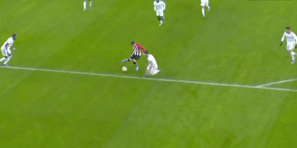 韦斯利-福法纳：埃斯特旺像队中的小宝宝，我们都在帮他适应